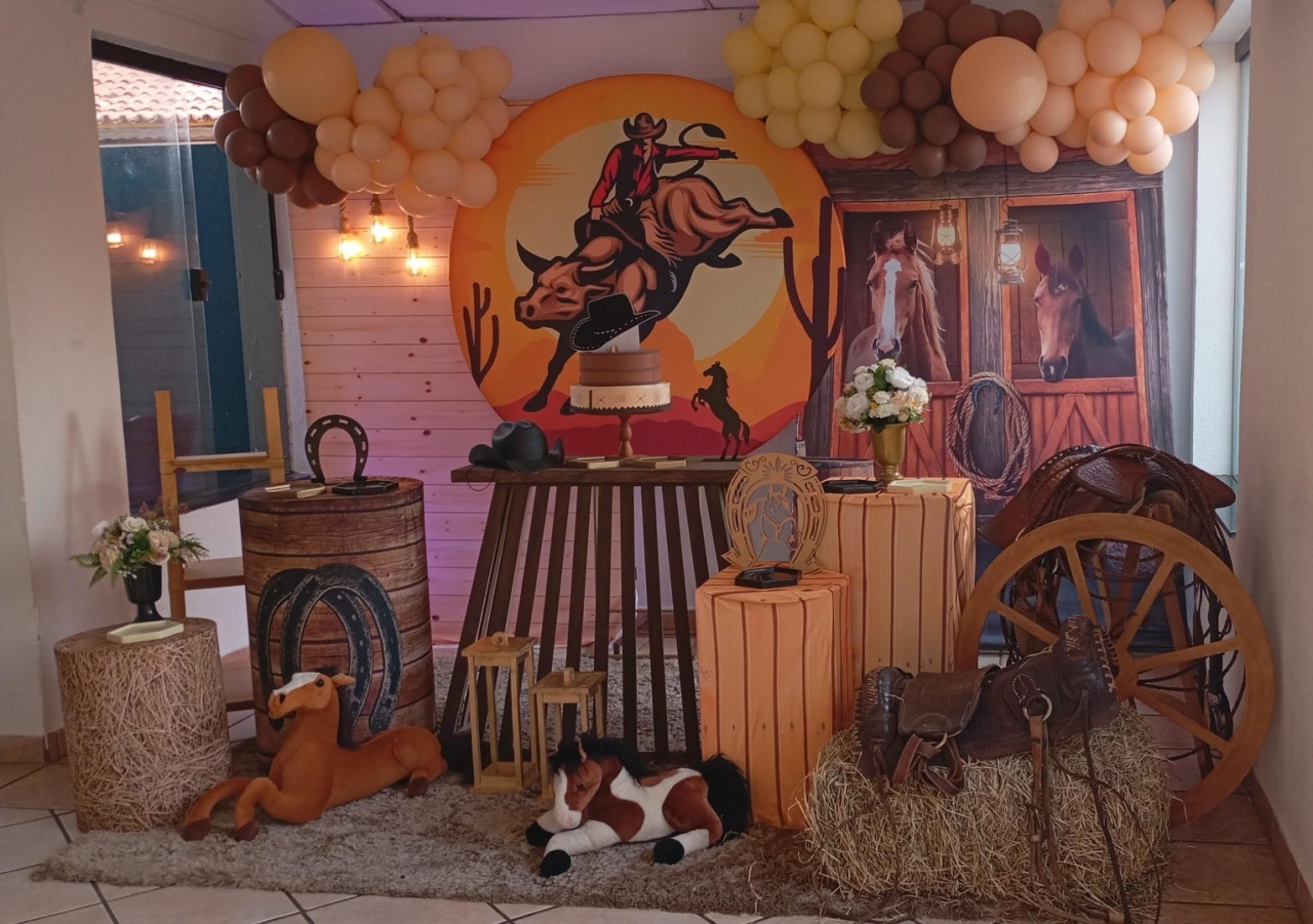 Boiadeiro 03 - a Bela e a Fera Locação de decorações e brinquedos
