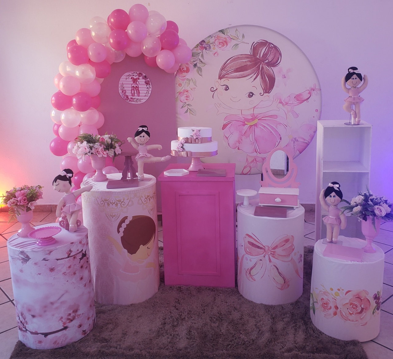 Bailarina 02 - a Bela e a Fera Locação de decorações e brinquedos