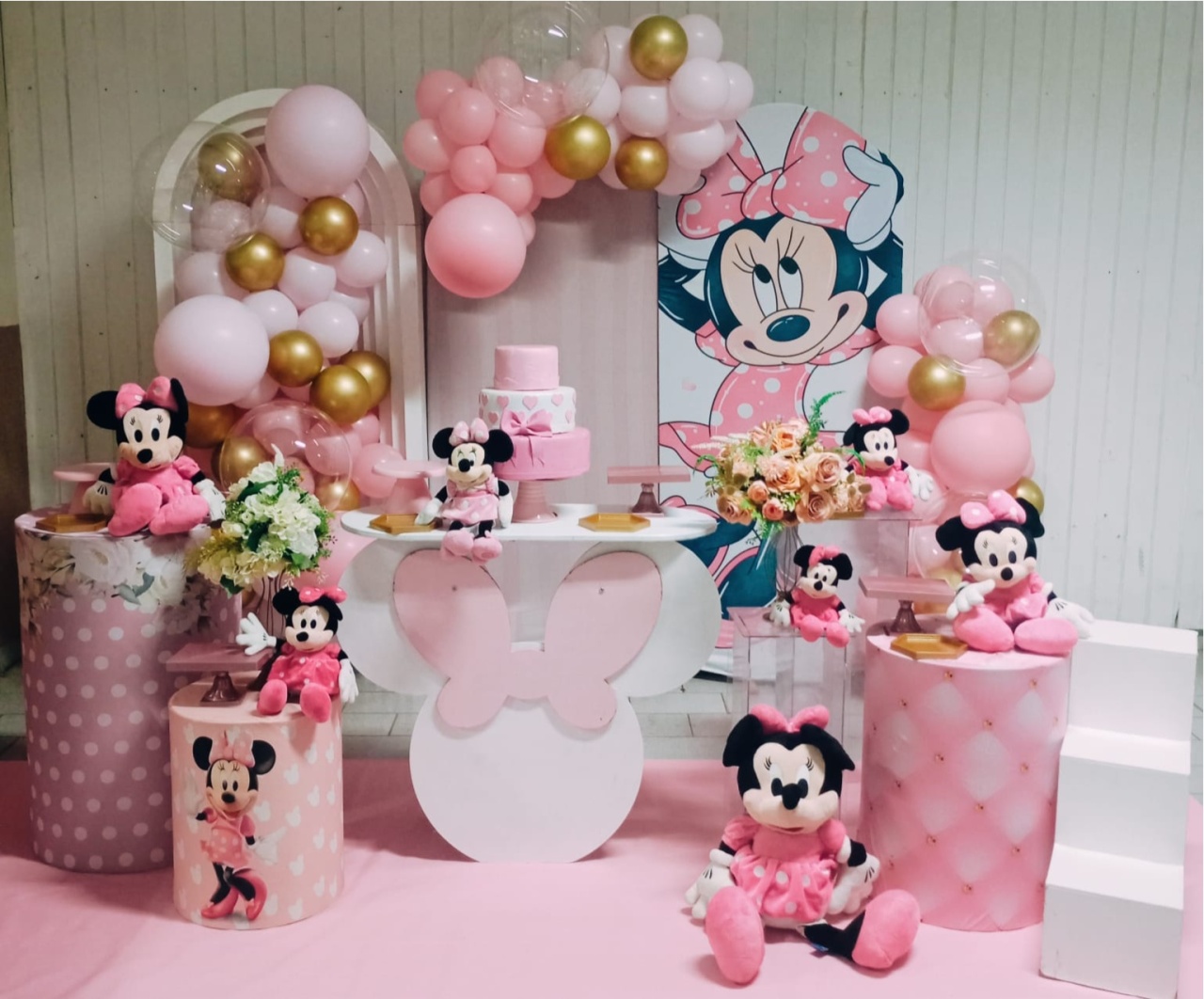 Minne Rosa 02 - a Bela e a Fera Locação de decorações e brinquedos