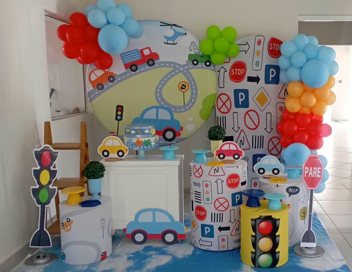 Carrinhos - a Bela e a Fera Locação de decorações e brinquedos