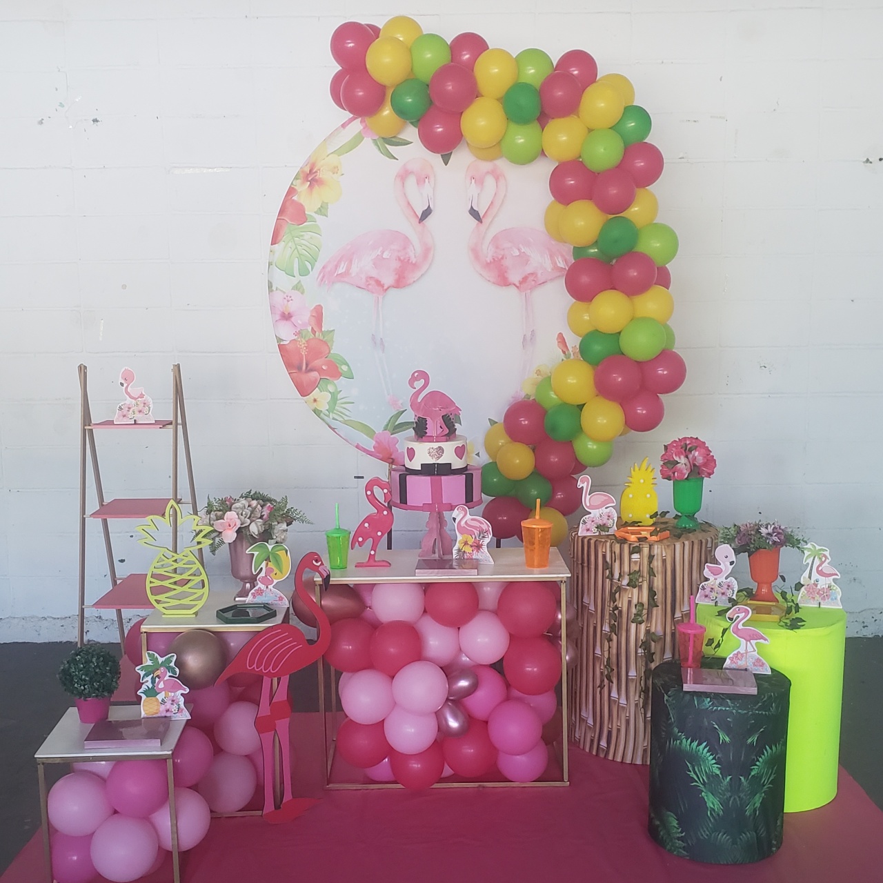 Flamingo - a Bela e a Fera Locação de decorações e brinquedos