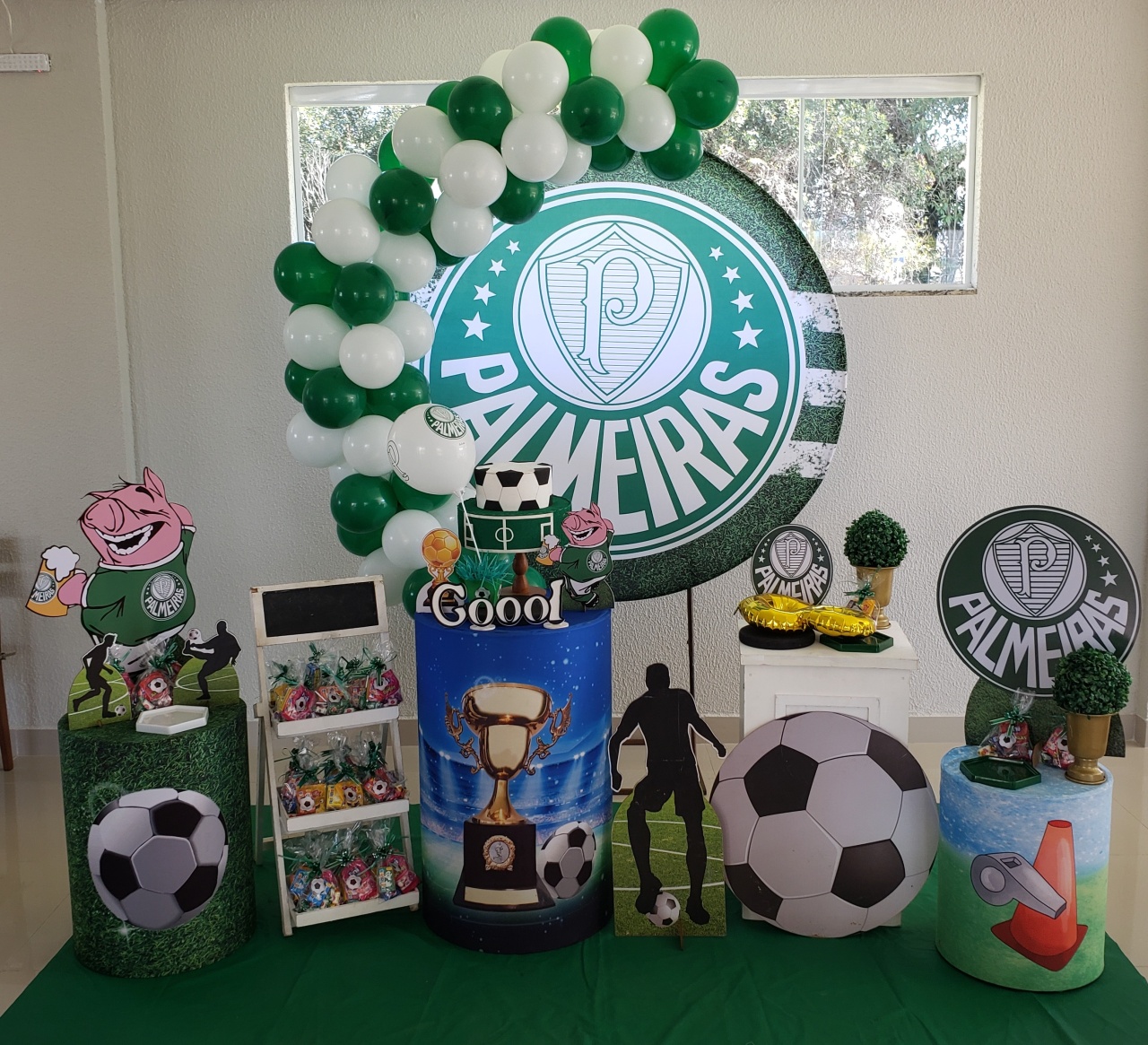  Time Palmeiras - a Bela e a Fera Locação de decorações e brinquedos