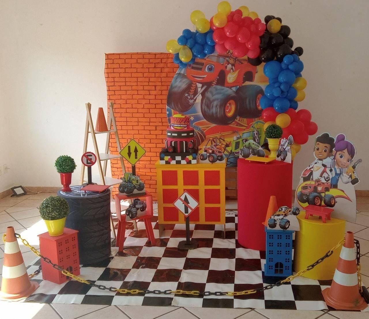 Blazer - a Bela e a Fera Locação de decorações e brinquedos