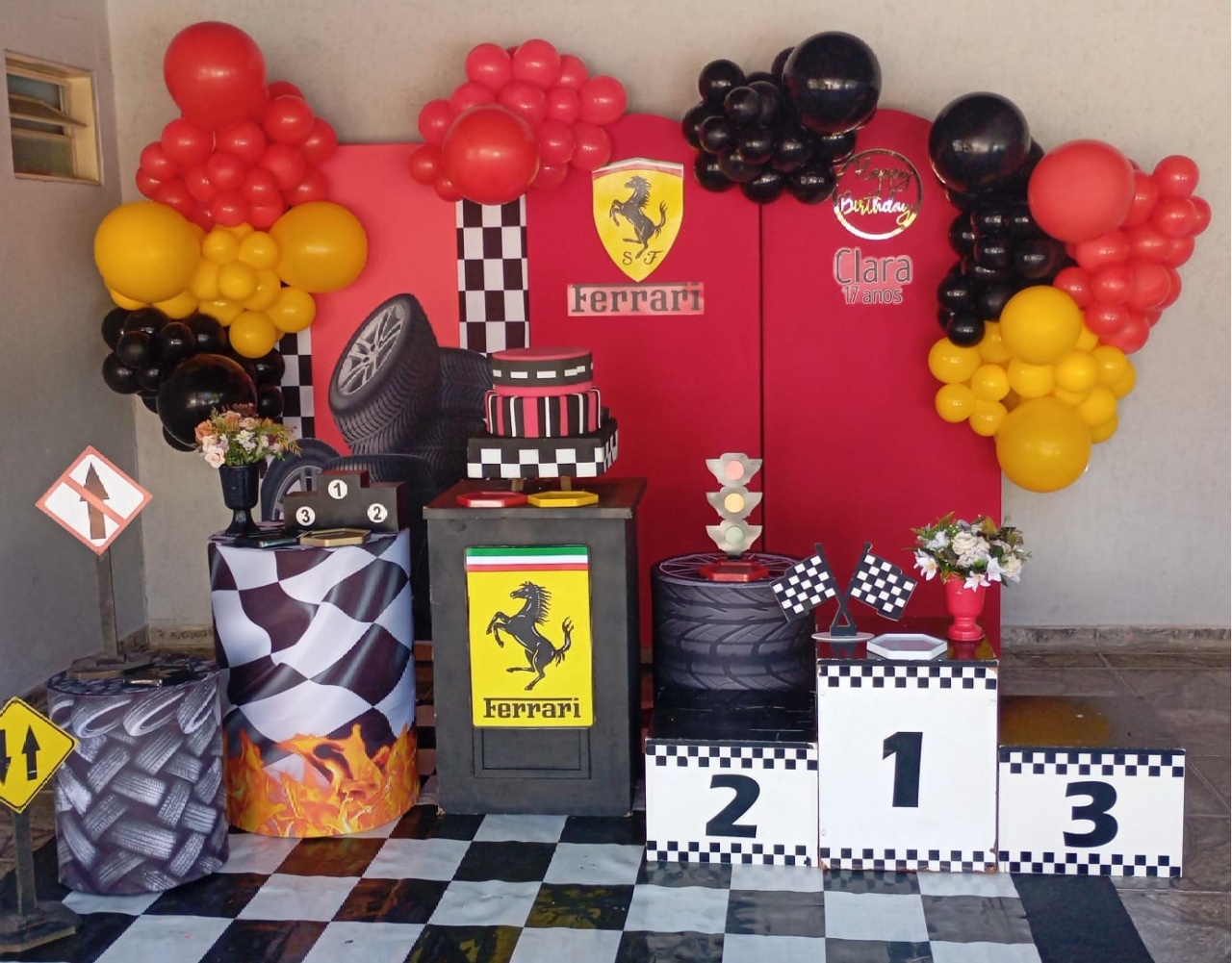 Ferrari - a Bela e a Fera Locação de decorações e brinquedos