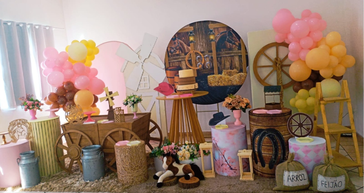 Boiadeira 01 - a Bela e a Fera Locação de decorações e brinquedos