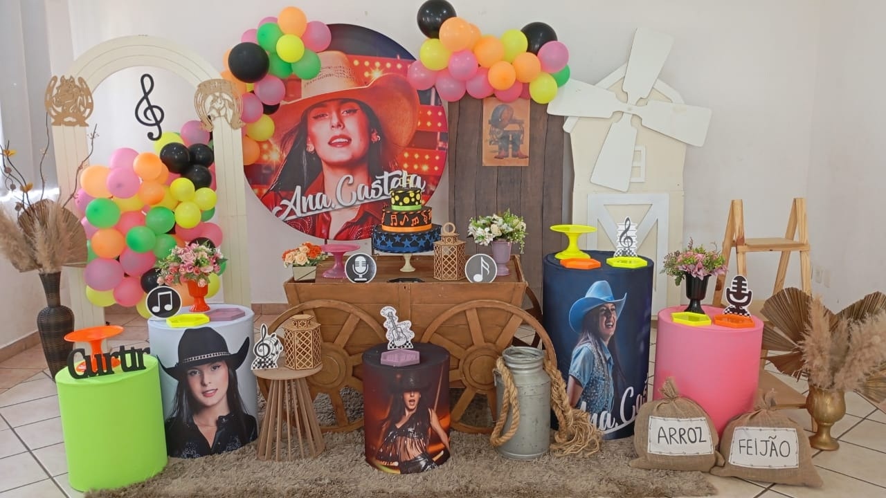 Ana Castela 02 - a Bela e a Fera Locação de decorações e brinquedos