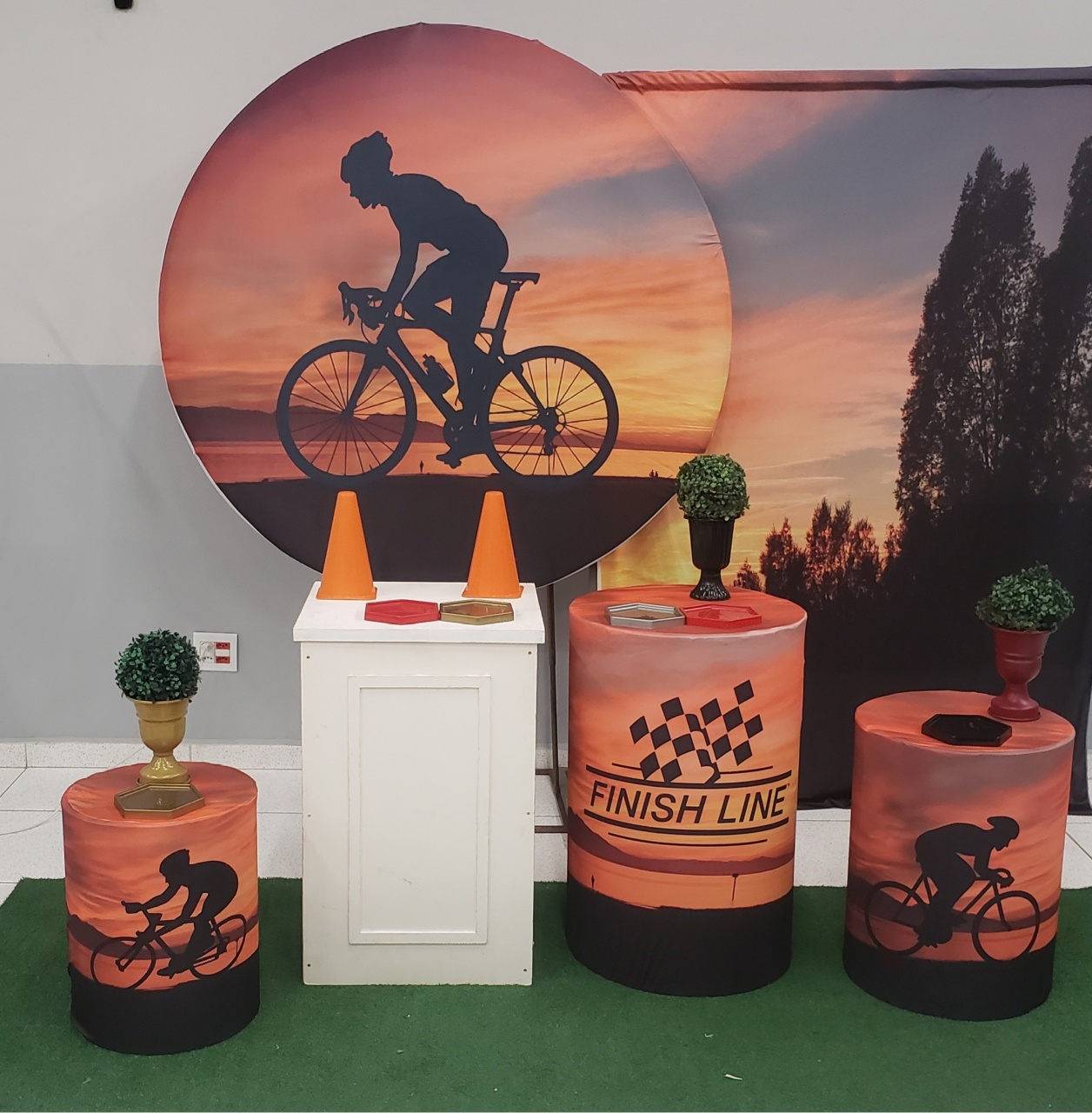 Bicicleta - a Bela e a Fera Locação de decorações e brinquedos