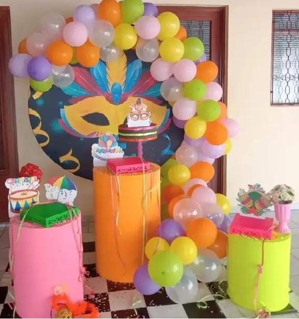 Carnaval 01 - a Bela e a Fera Locação de decorações e brinquedos