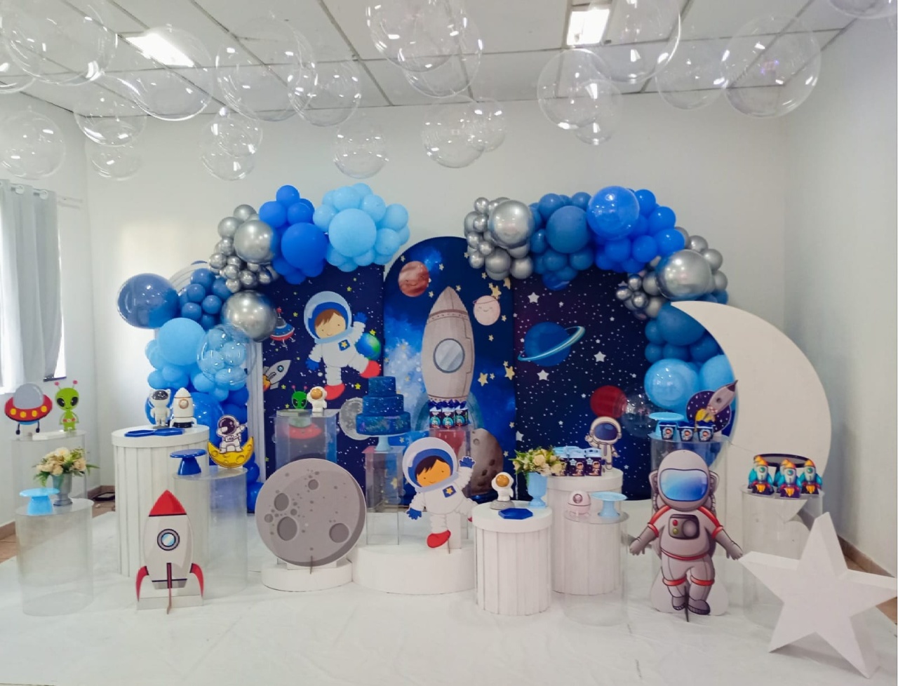 Astronauta 02 - a Bela e a Fera Locação de decorações e brinquedos