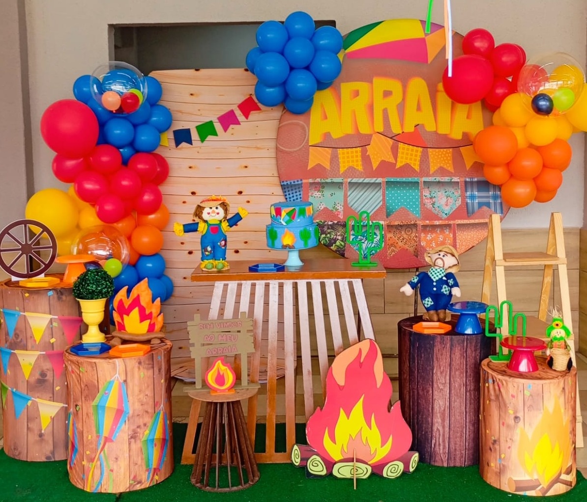 Festa Junina 01 - a Bela e a Fera Locação de decorações e brinquedos