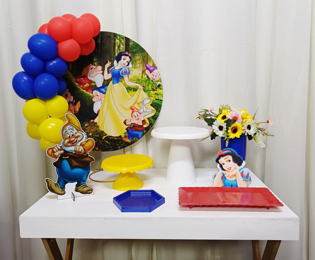 Branca de Neve - "Só Pra Um Bolinho" - Mesa Pronta, Só Festejar - Pegue&Monte Graça Decor♡