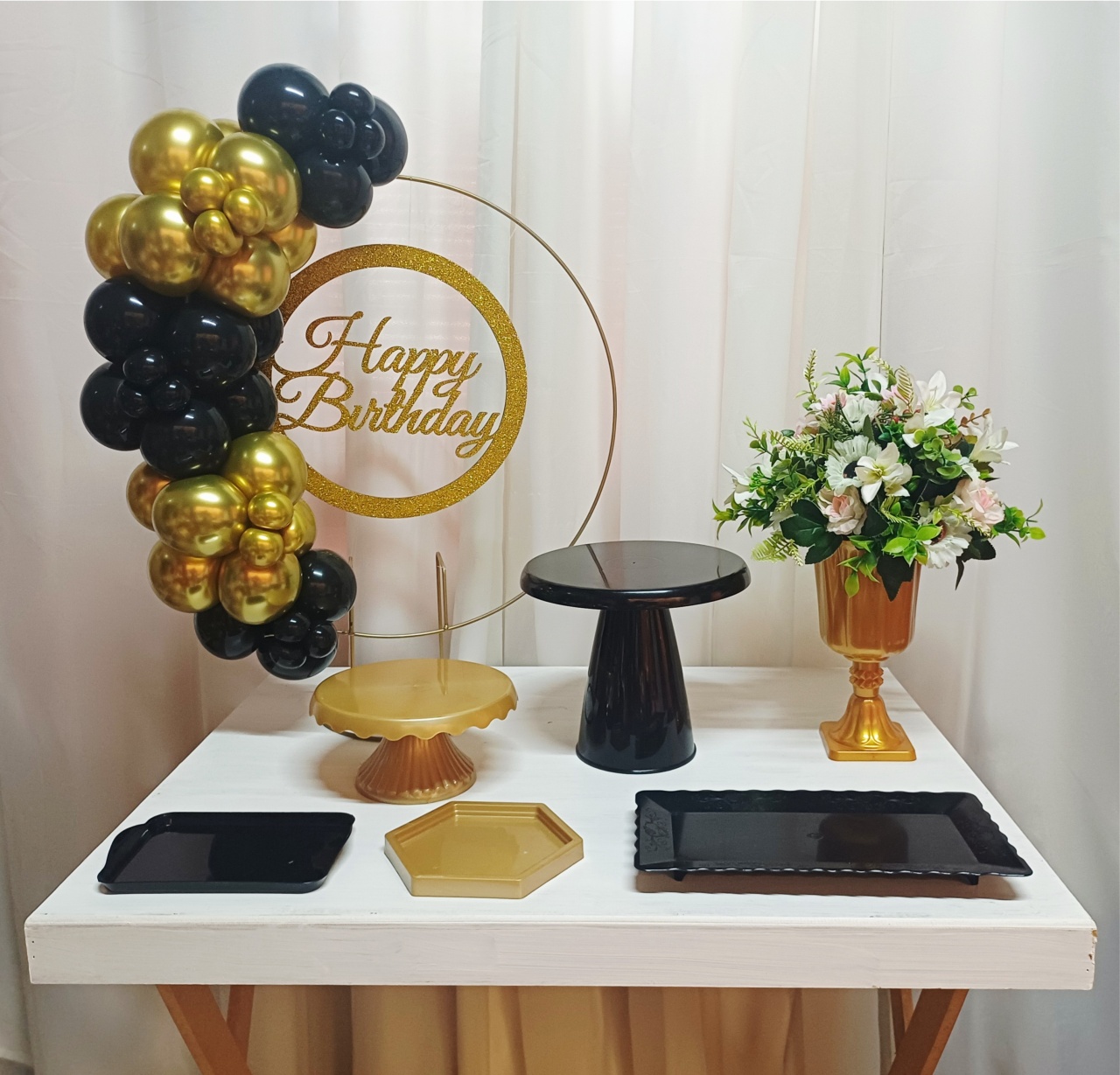 Happy Birthday Dourado 1 - "Só Pra Um Bolinho" - Mesa Pronta, Só Festejar - Pegue&Monte Graça Decor♡