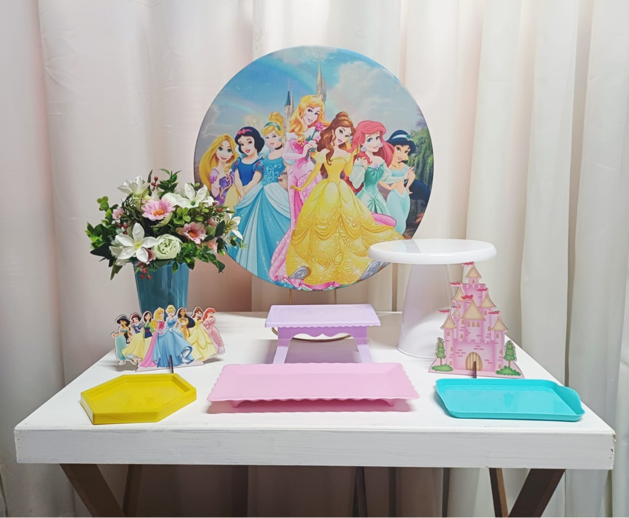 Princesas - "Só Pra Um Bolinho" - Mesa Pronta, Só Festejar - Pegue&Monte Graça Decor♡