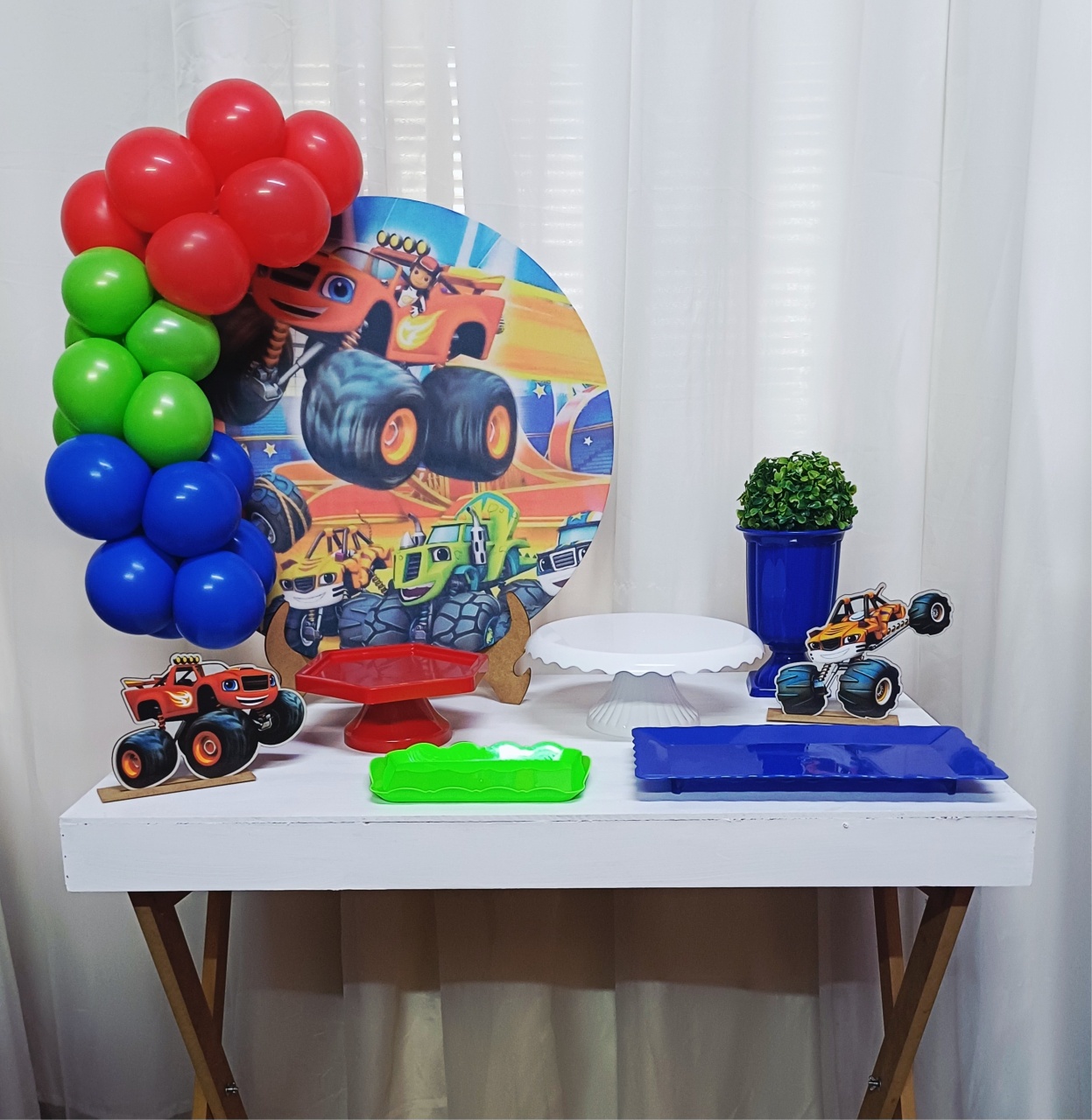 Blazer and Monster Machine - "Só Pra Um Bolinho" - Mesa Pronta,  Só Festejar         - Pegue&Monte Graça Decor♡