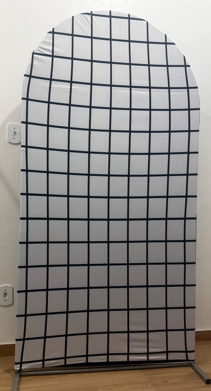 Capa Painel Romano Quadriculado Branco E Preto  - Roberta Locações 