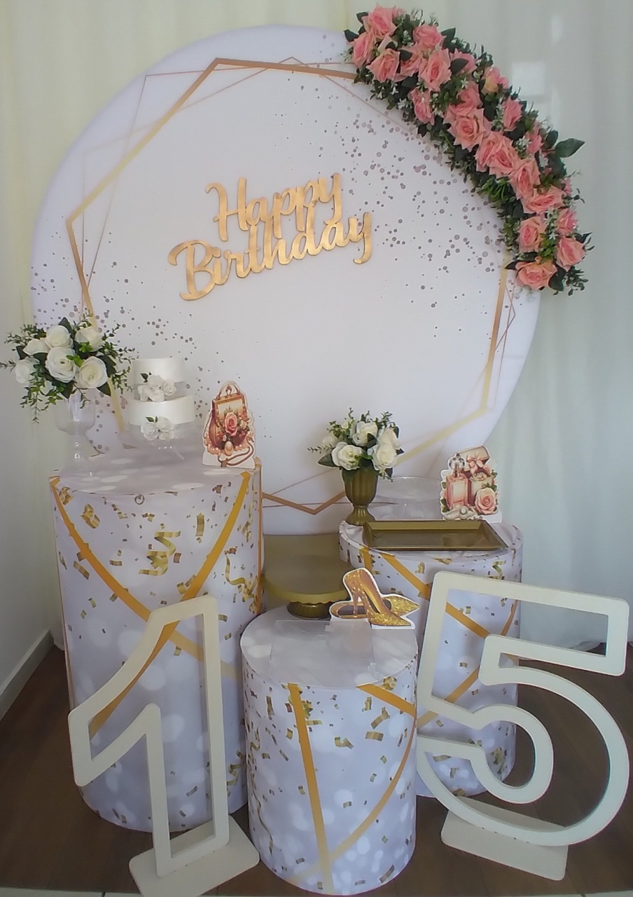 15 Anos Branco E Dourado  - Gisa Festas -Pegue e Monte