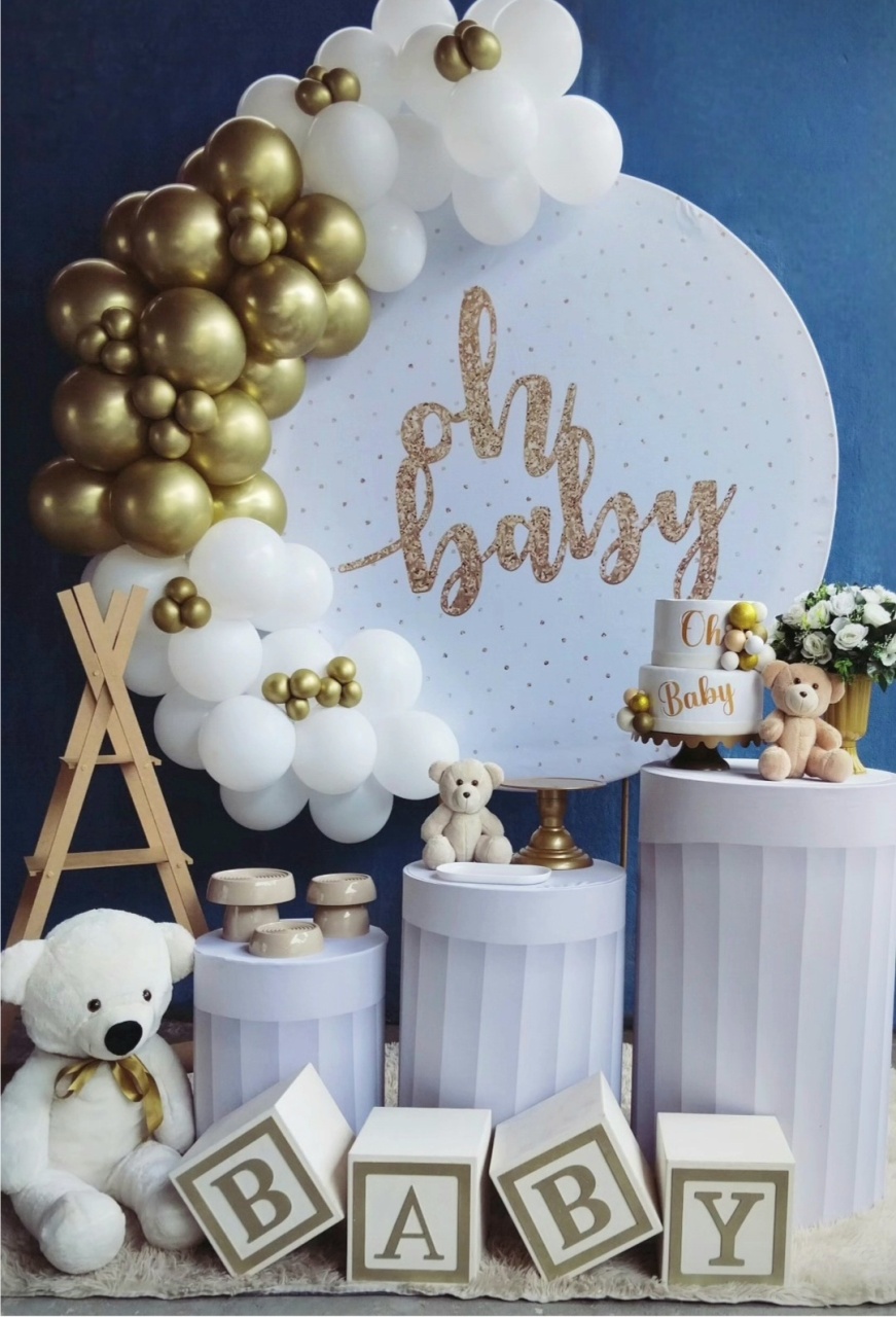 Chá de Bebê Com Balões Branco E Dourado. - Leilan Festas 