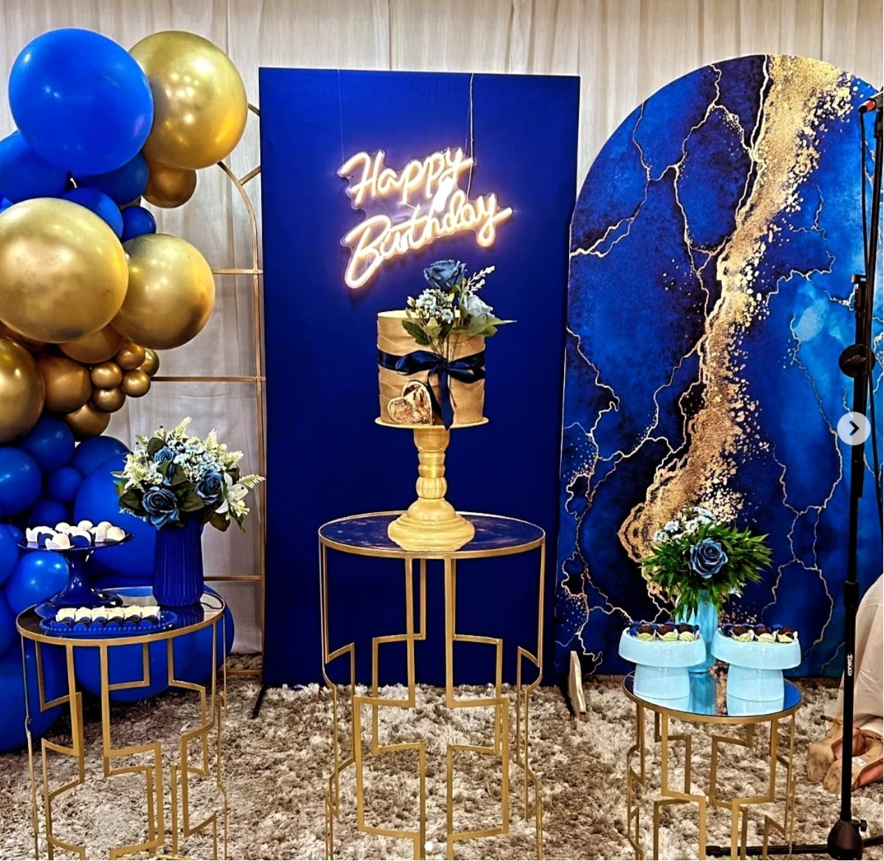 Composiçao Azul E Dourado - laladecor