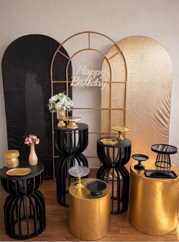 Composiçao Adulto Preto E Dourado - laladecor