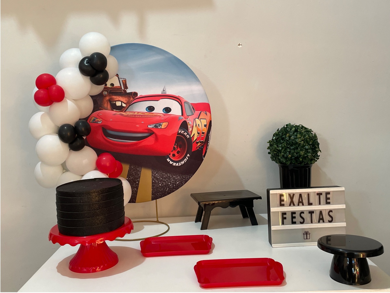 Festa Na Mesa - Carros - EXALTE FESTAS