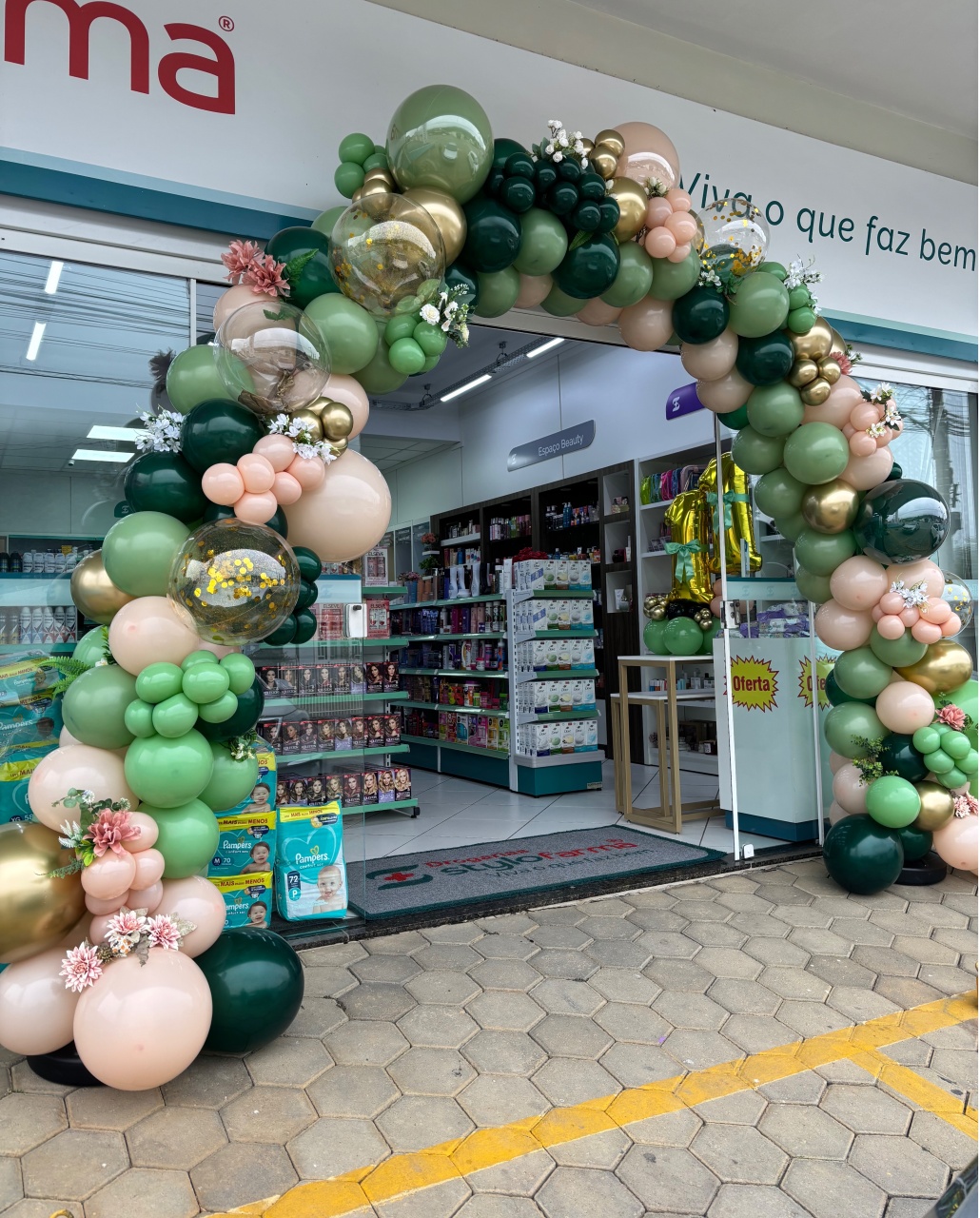 Arco de Balões de Porta Com Flores - A casa do pegue e monte 