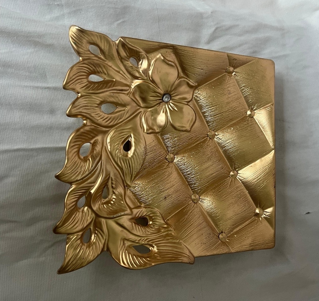 Porta Doces de Gesso Dourado Quadrado Flor  - A casa do pegue e monte 