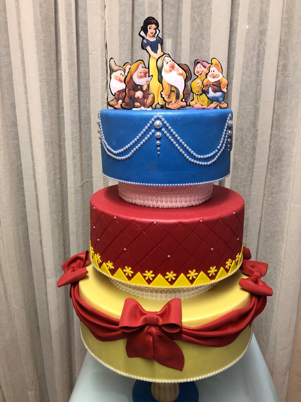 Bolo Fake Branca de Neve - A casa do pegue e monte 