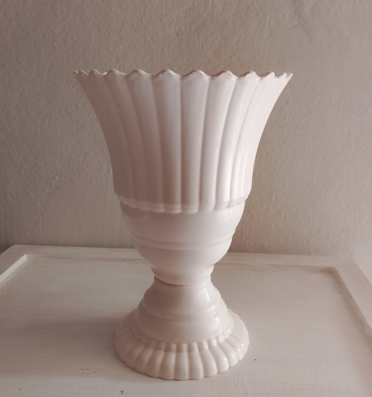 Vaso Branco Ondinha  - Lana Festas 