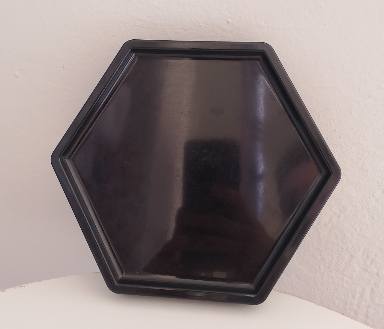 Bandeja Baixa Preta Hexagonal  - Lana Festas 