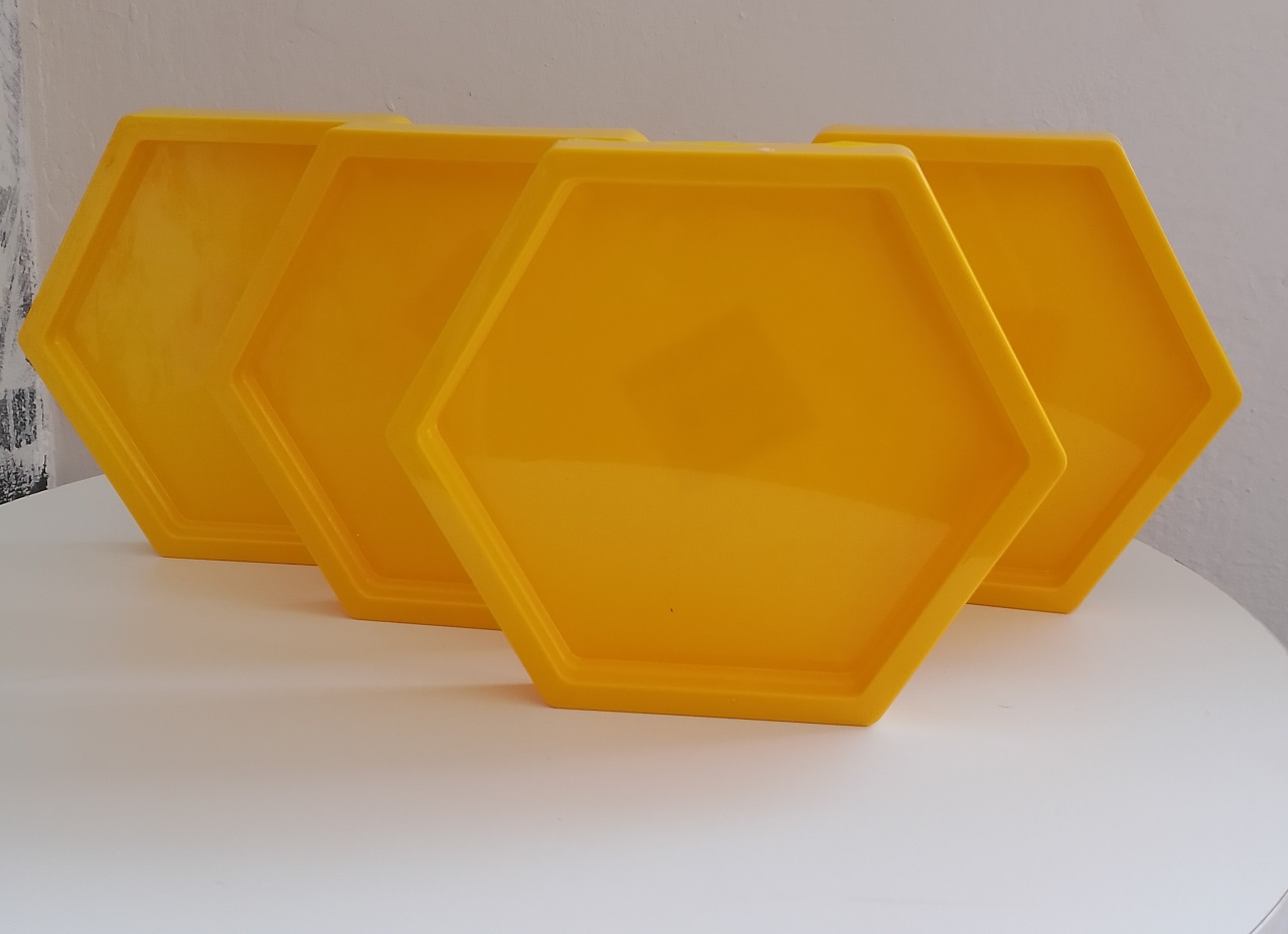 Bandeja Baixa Amarela Hexagonal  - Lana Festas 