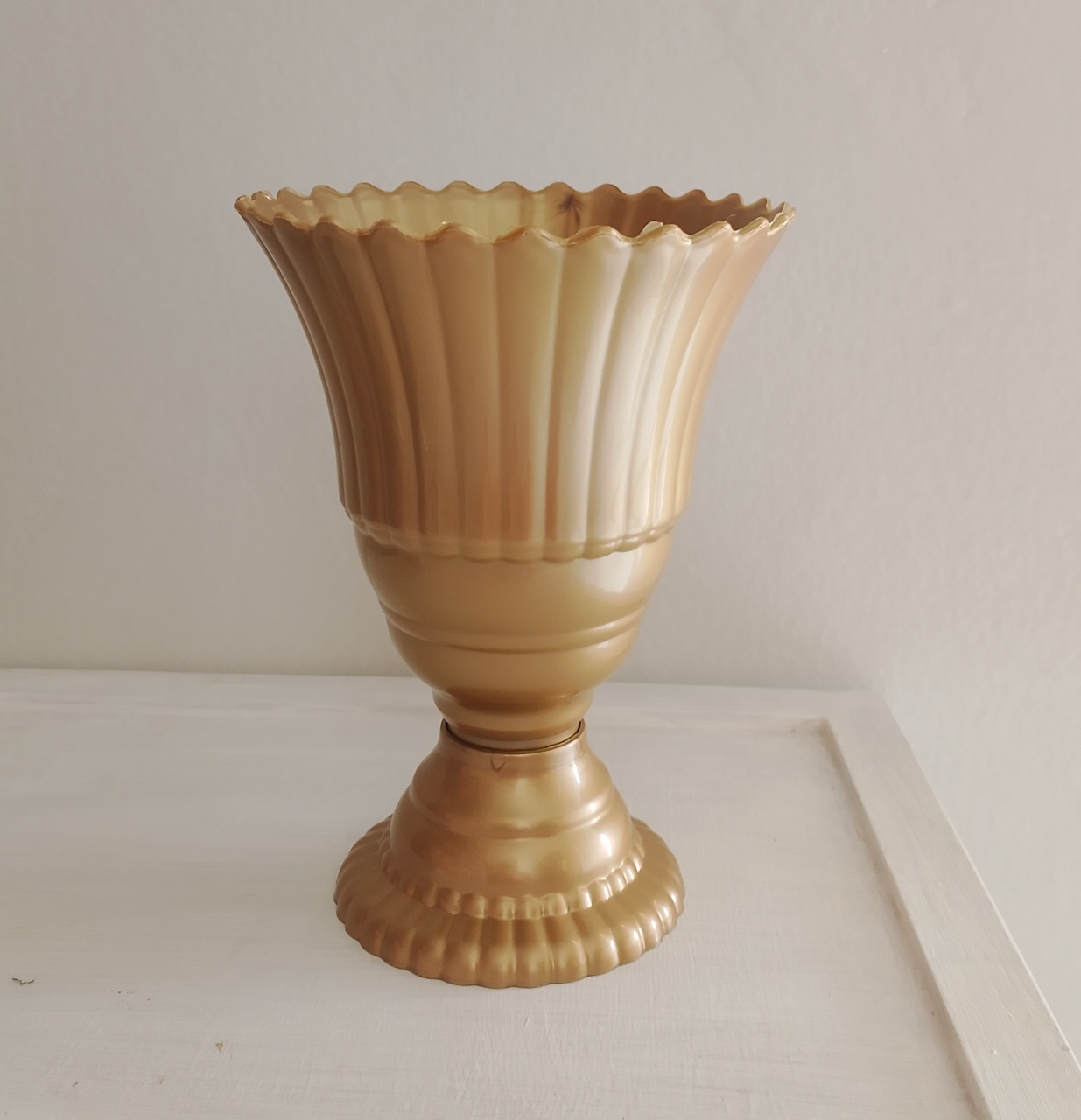 Vaso Dourado Ondinha  - Lana Festas 