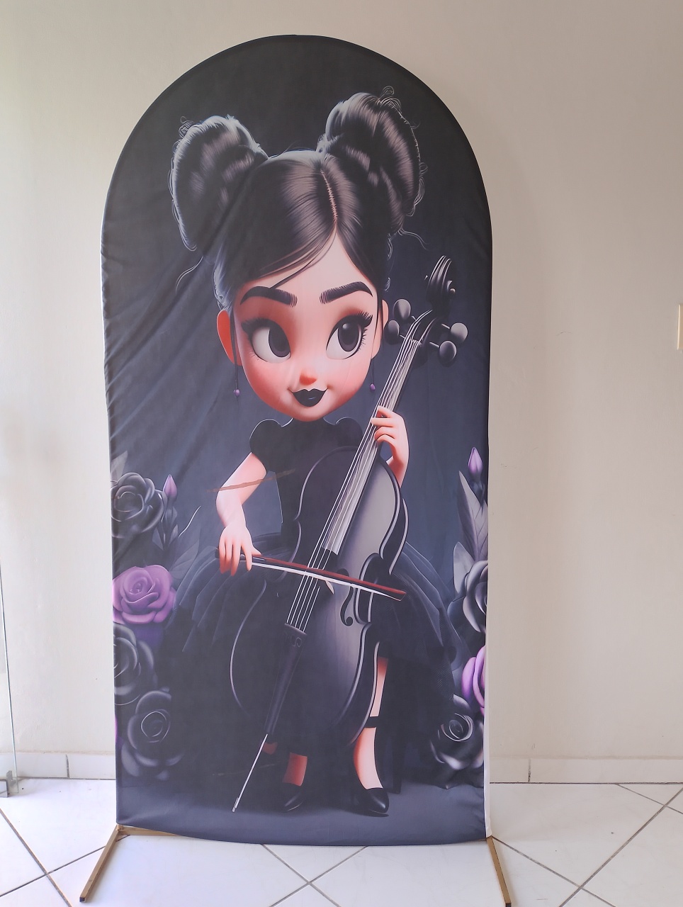 Capa Painel Romano Wandinha - Lana Festas 
