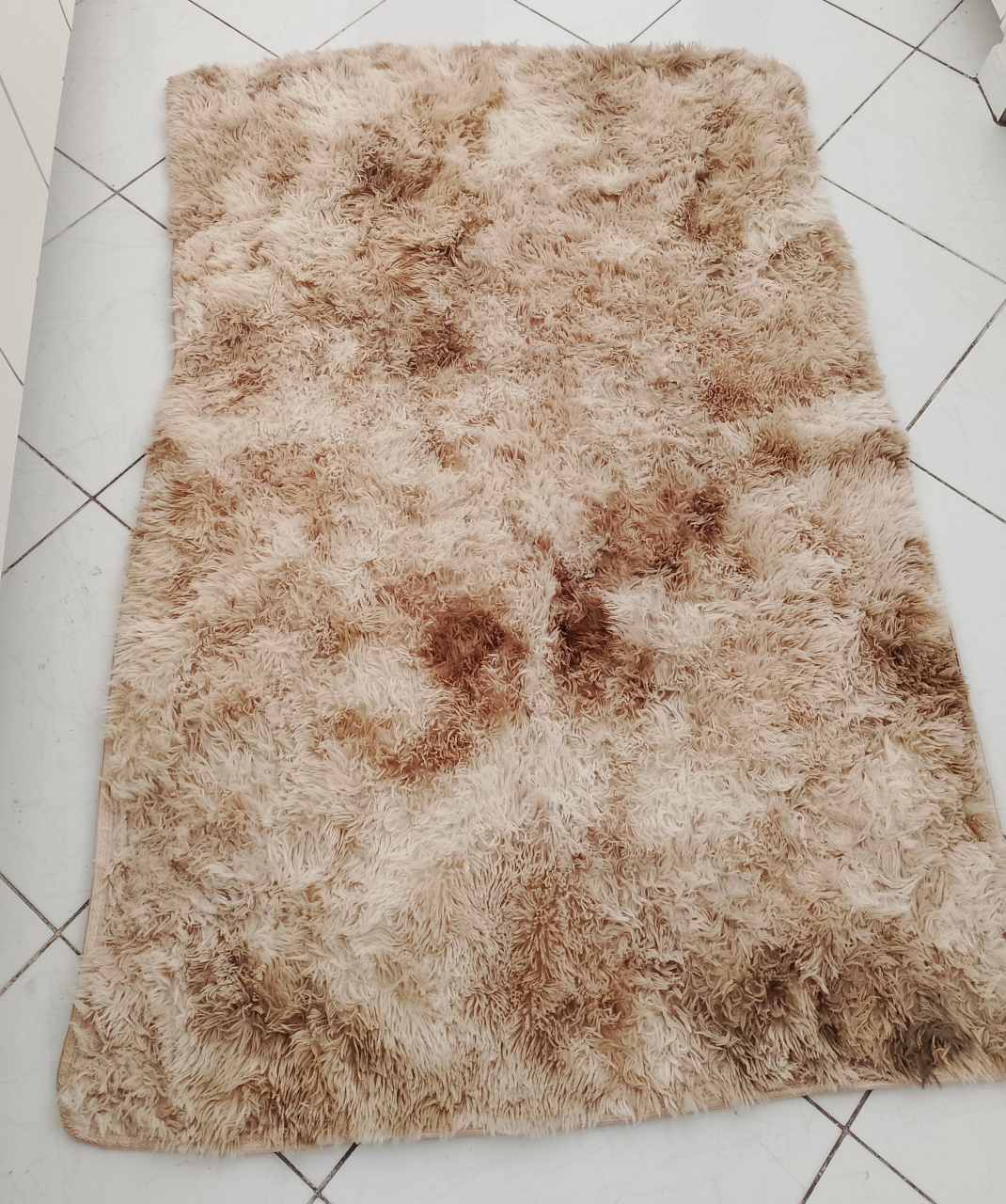 Tapete Peludo Bege Mesclado  - Lana Festas 