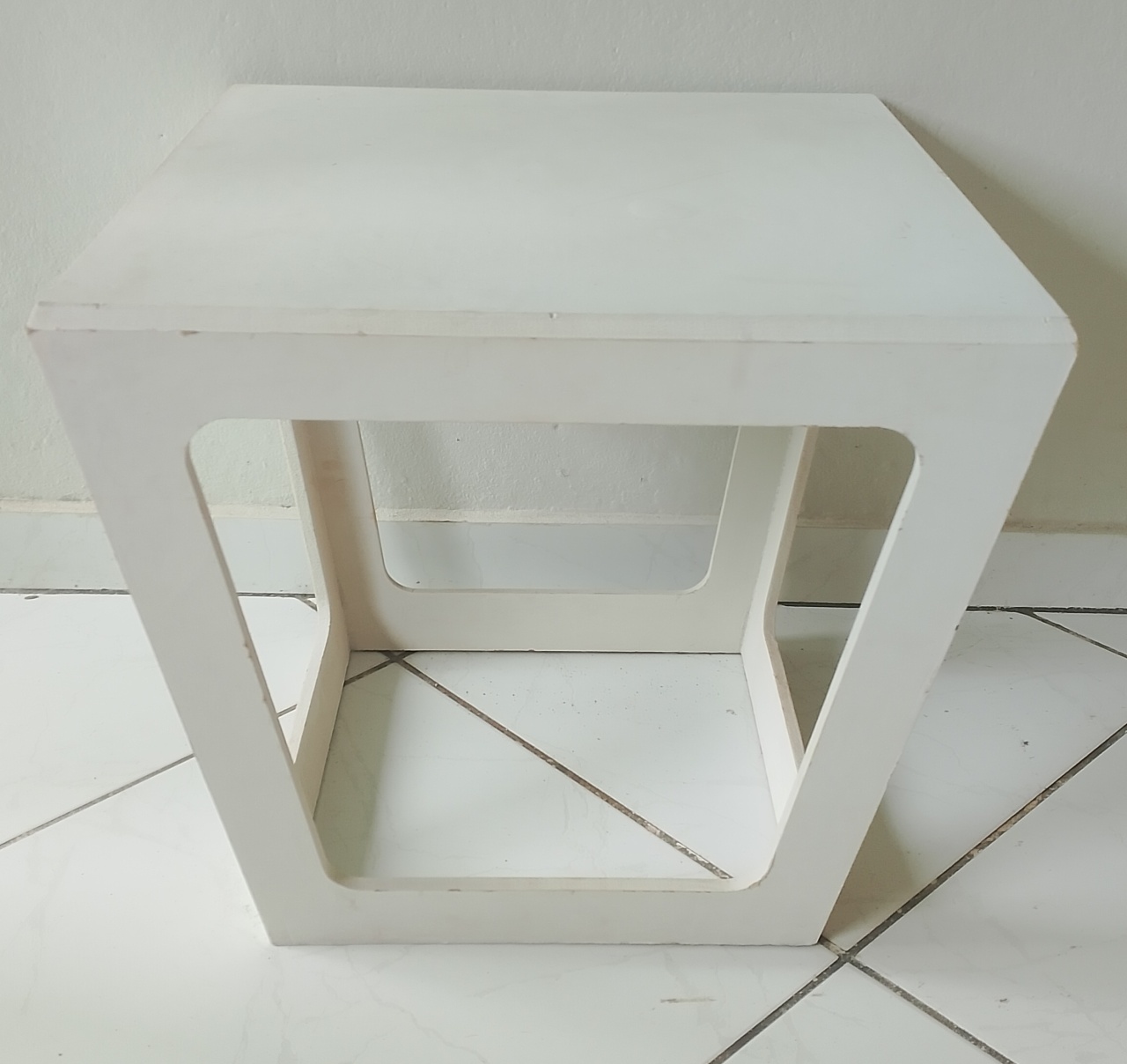 Mesa Quadrada Branca Baixa  - Lana Festas 