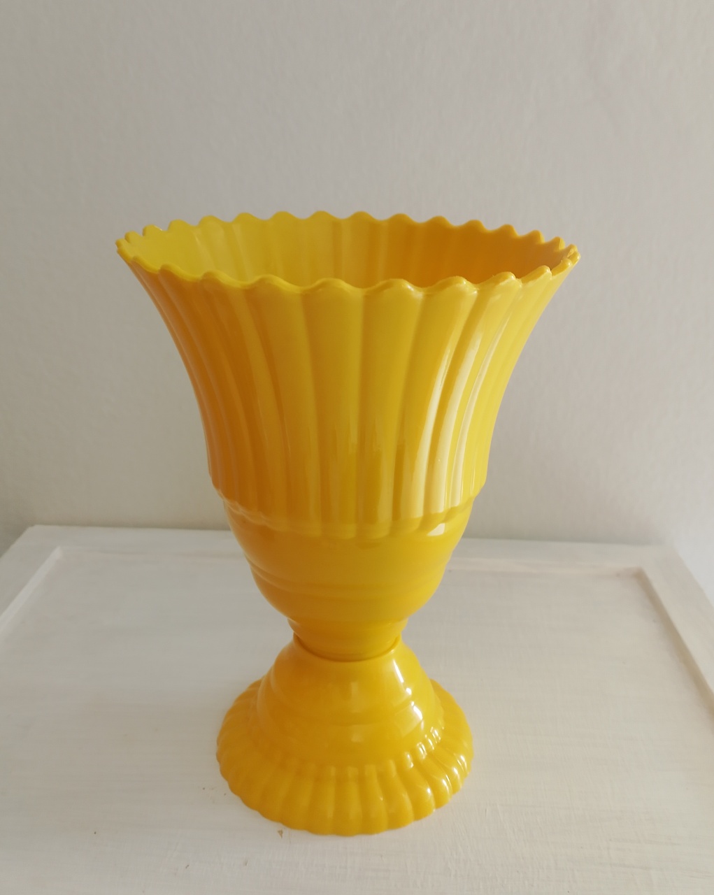 Vaso Amarelo Ondinha  - Lana Festas 