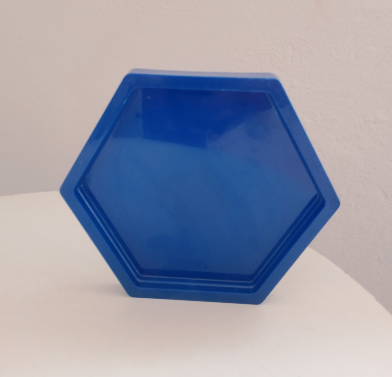 Bandeja Baixa Azul Escuro Hexagonal  - Lana Festas 