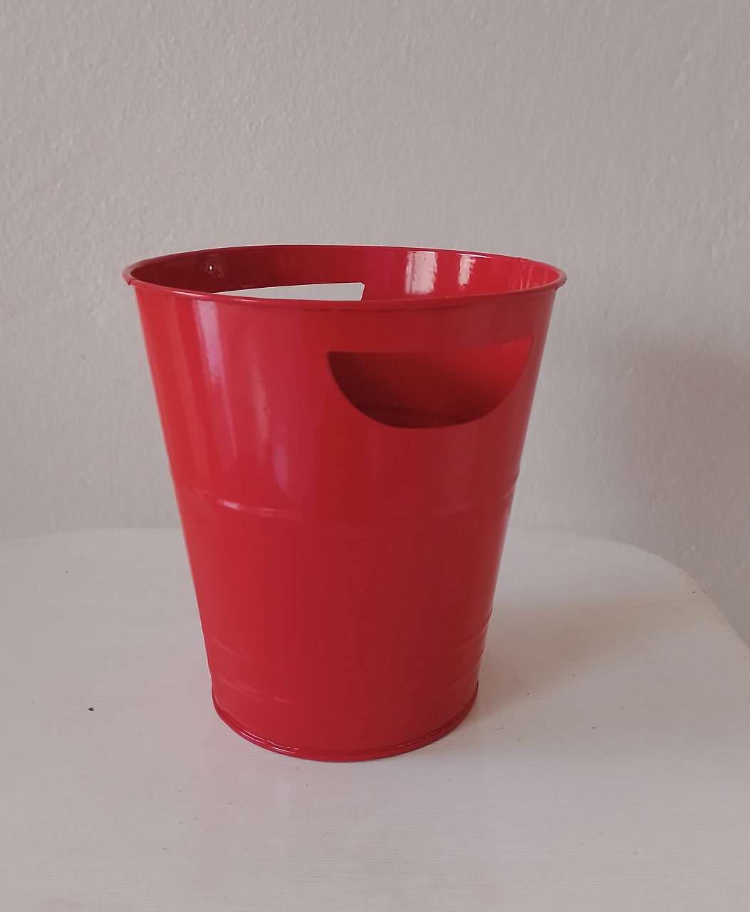 Vaso de Metal Vermelho Com Alça  - Lana Festas 