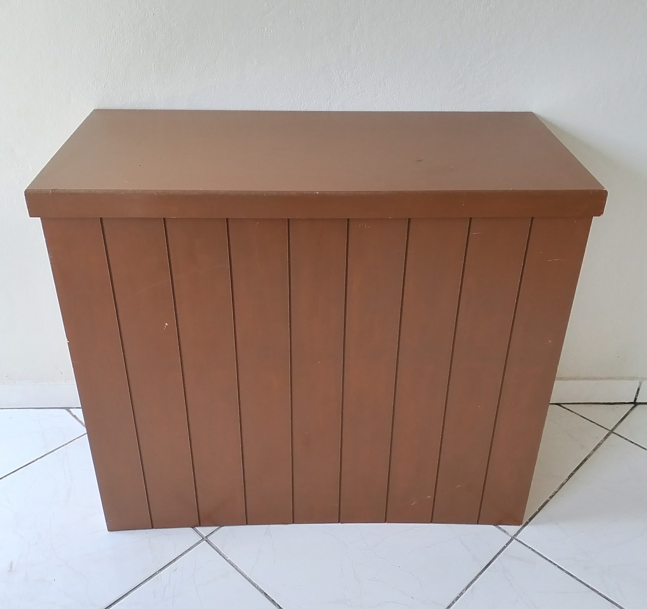 Mesa Quadrada Marrom  - Lana Festas 
