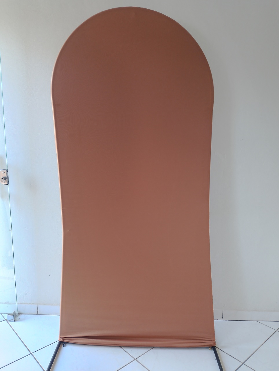 Capa Painel Romano Marrom Claro - Lana Festas 