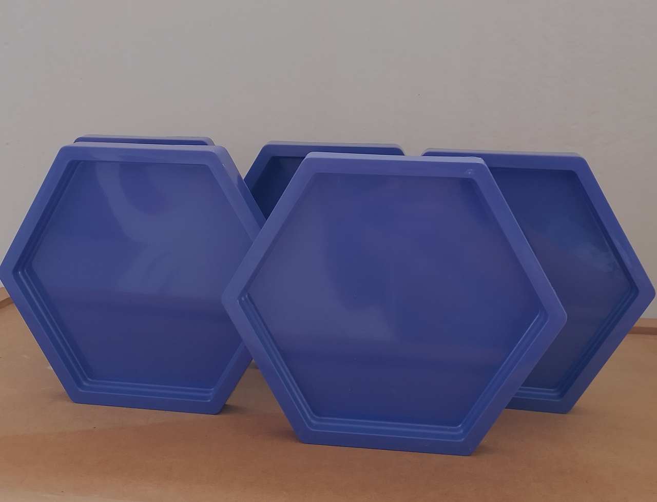 Bandeja Baixa Violeta Hexagonal  - Lana Festas 