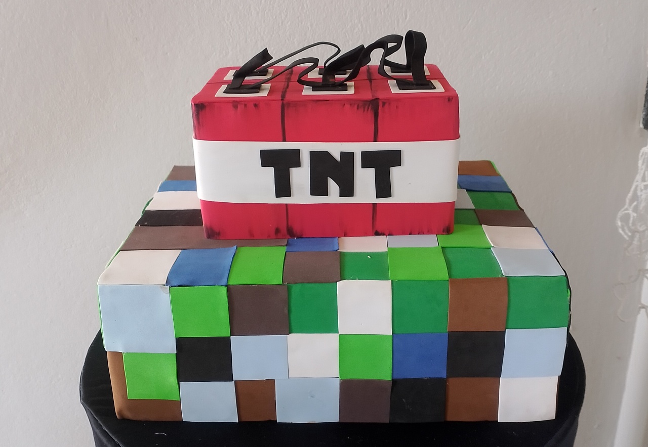 Bolo Fake Minecraft E.v.a - Lana Festas 