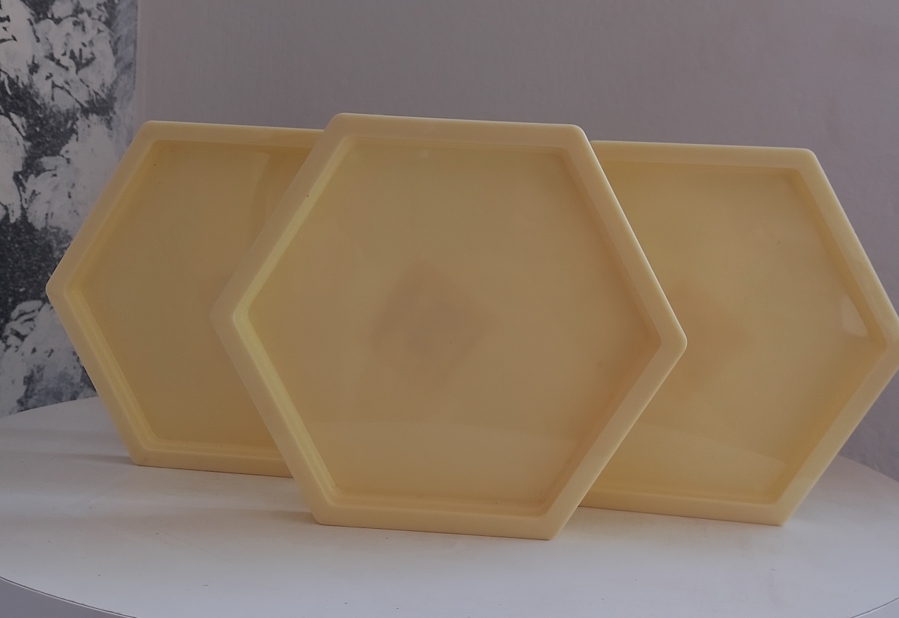 Bandeja Baixa Amarelo Candy Hexagonal  - Lana Festas 