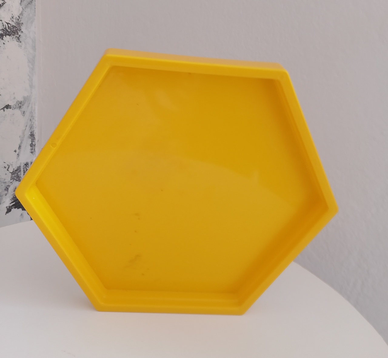 Bandeja Amarela Hexagonal  - Lana Festas 