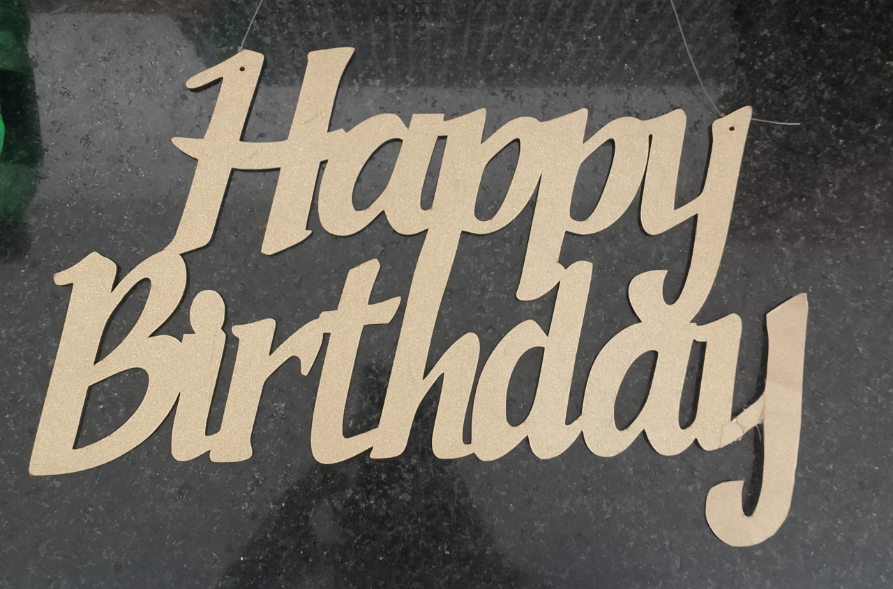 Placa Happy Birthday Dourado - Lana Festas 