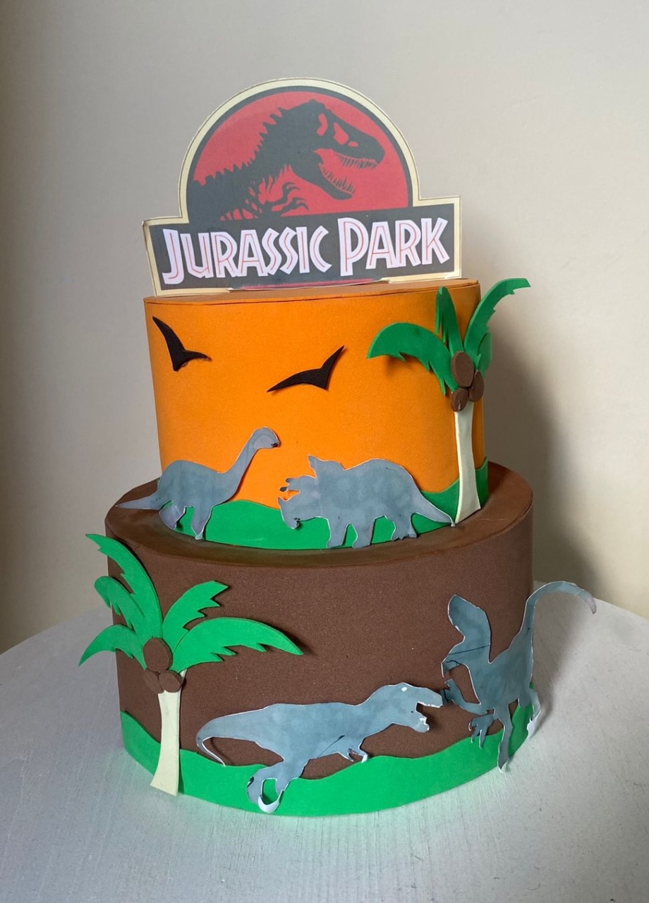 Bolo Fake Dinossauro - Amanda Rocha de Azevedo