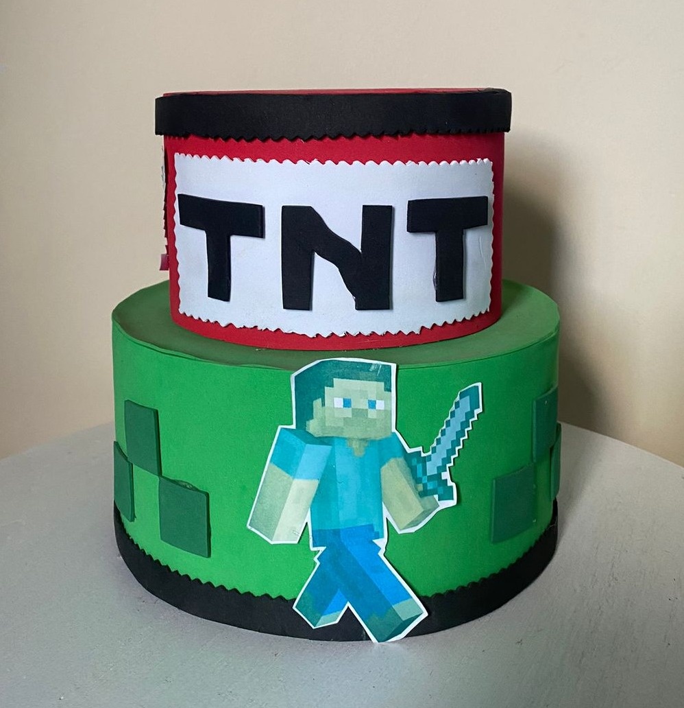 Bolo Fake  Minecraft  - Amanda Rocha de Azevedo