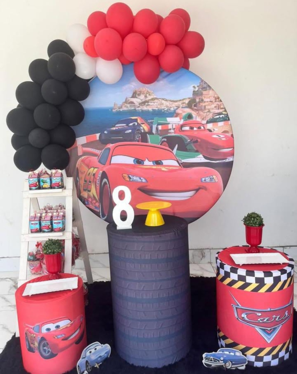 Carros/Relâmpago Mcqueen  - Vitoria locações 