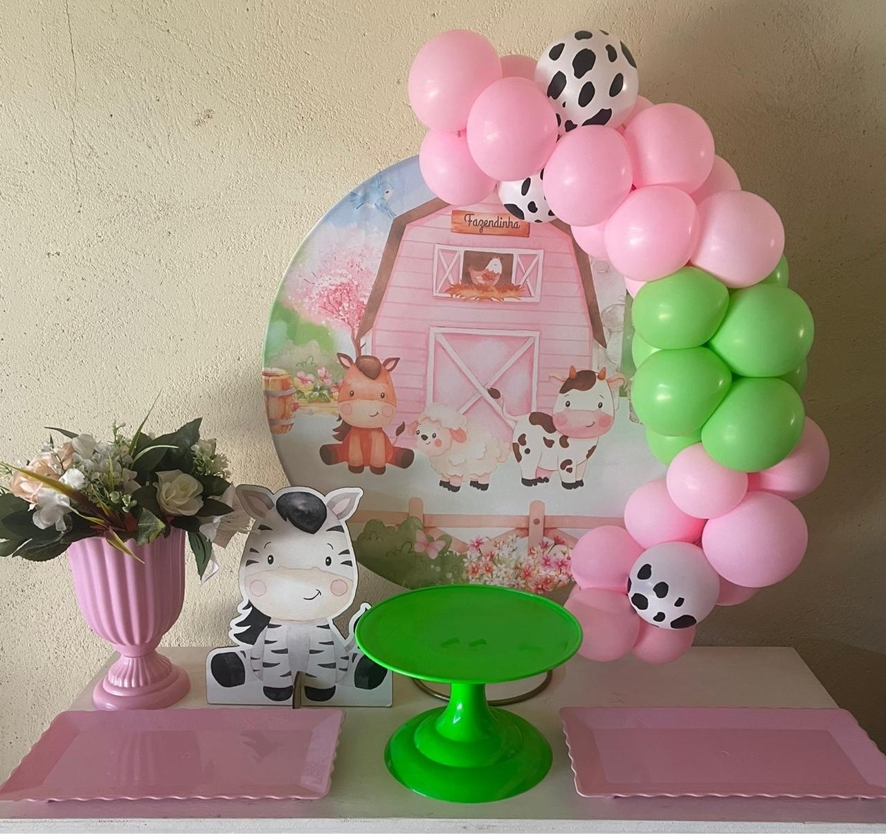 Kit Mesa Fazendinha Rosa  - Vitoria locações 