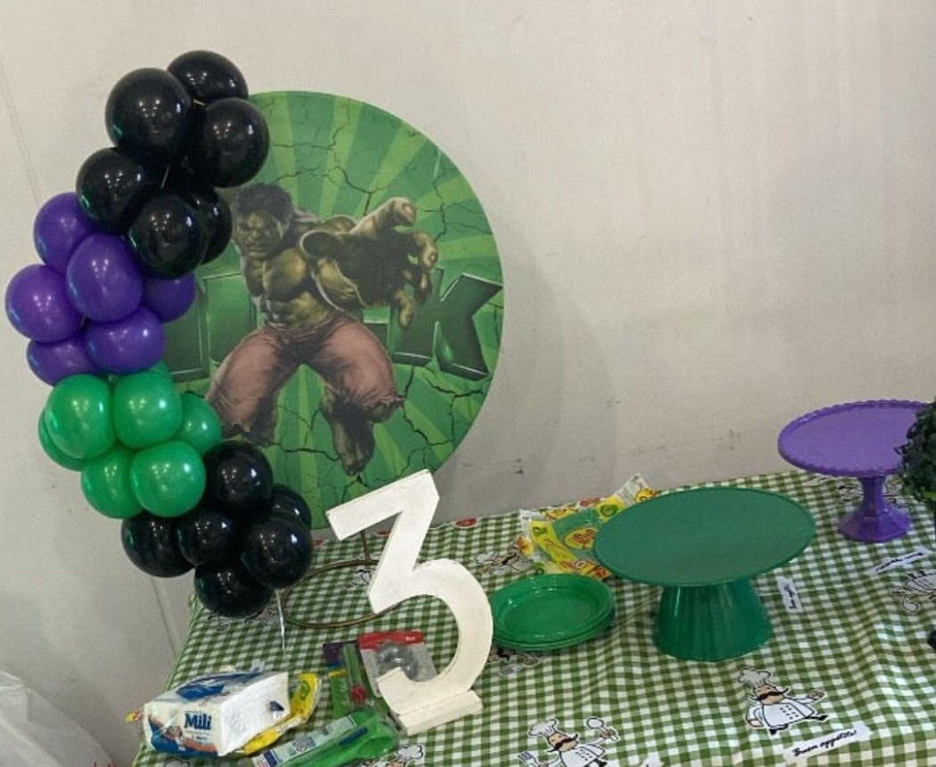 Kit Na Mesa Hulk - Vitoria locações 