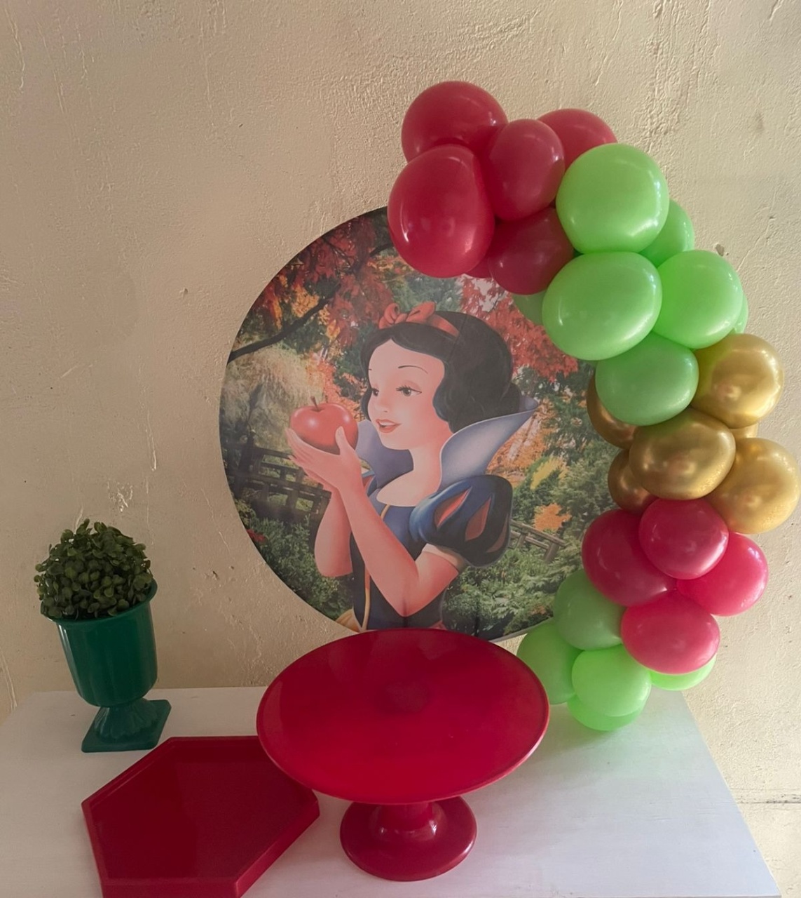 Branca de Neve Mesa  - Vitoria locações 